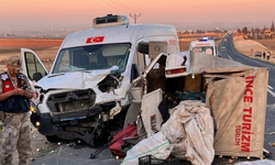 Şanlıurfa'da Tarım İşçilerini Taşıyan Minibüs Kamyonetle Çarpıştı: 11 Yaralı!