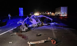 Siverek'te Trafik Kazası; Araç İkiye Bölündü İki Kişi Öldü