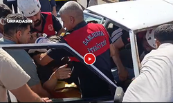 Şanlıurfa'da Trafik Kazasında Araçta Sıkışan Yaralılar Böyle Kurtarıldı