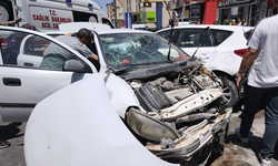 Şanlıurfa'da 4 Araç Birbirine Girdi;1 Kişi Araçta Sıkıştı, Can Pazarı Yaşandı