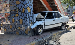 Broadway Urfa'da Üst Geçidin Beton Ayağına Çarparak Durabildi