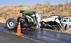 Şanlıurfa'da Traktör İle Otomobil Çarpıştı:1 Ölü 2 Yaralı