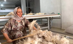 Çöplerden Topladığı Yünle Yorgan Yastık Yapıp Satıyor