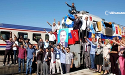 AK Parti'nin Trenine Binen Bine ! Adeta Sıraya Girdiler