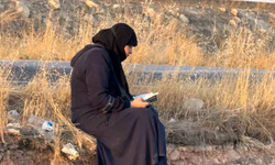Şanlıurfa'da Kazada Sağ Kurtulan Kadın Takla Atan Aracının Başında Kuran Okudu
