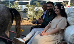 Sırf Sosyal Medyada Paylaşım Yapmak İçin Çeyizi At Arabasıyla Taşıdılar