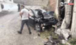 Şanlıurfa'da Otomobil Duvara Çarptı: 3 Kişi Yaralandı