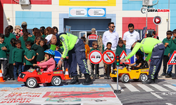 Şanlıurfa’da Jandarmadan Köy Okuluna Çıkarma: Öğrenci ve Velilerine Eğitim Verildi