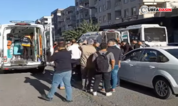 Şanlıurfa'da Motosiklet ile Otomobil Kafa Kafaya Çarpıştı: 1'i Ağır 2 Yaralı