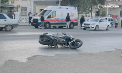 Urfa'nın İlçesinde Otomobille Çarpışan Motosikletin Sürücüsü Yaralandı