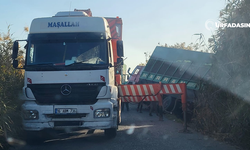 Harran'da İki Aracın Geçemiyeceği Kadar Dar Olan Yolda Pamuk Yüklü Kamyon Devrildi