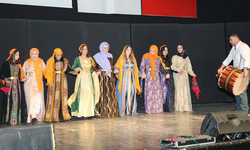 Şanlıurfa Viranşehir’de 24 Kasım Öğretmenler Gününde Halaylı Kutlama