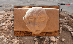 Şanlıurfa Karahantepe'de Bulunan İnsan Yüzü Heykeli Dikkati Çekiyor