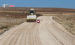 Şanlıurfa’da, Kış Öncesi Kırsaldaki Bozuk Yollar Yenileniyor