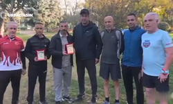 İstanbul Maratonunda Derece Yapan Şanlıurfalılara Kasaptaşı Parkında Plaket Verildi