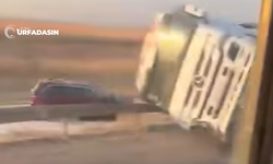 Şanlıurfa Viranşehir'de Otomobil Yüklü Tır Devrildi