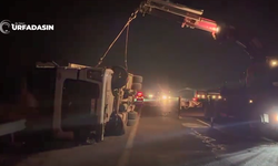 Şanlıurfa Suruç Otaban Kavşağında Tır Devrildi