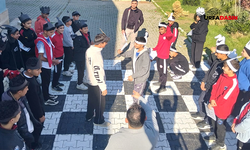 Viranşehir’de Öğrenciler Canlı Satranç Taşı Olup, Oyun Oynadı