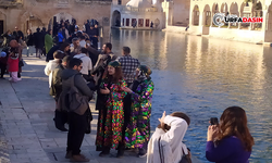 Güzel Havayı Gören Şanlıurfalılar Kendini Balıklıgöl'e Attı!