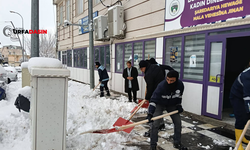Bozova'da Belediye İşçilerinin Yoğun Kar Yağışıyla Başlayan Mesaiye Devam Ediyor