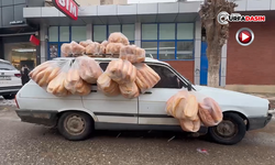 Şanlıurfa'da Kar Altında Ekmekli Otomobil Dikkati Çekti