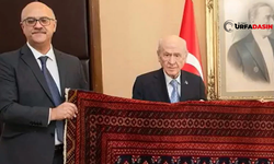 Bahçeli'ye Şanlıurfa'dan Özel El Dokuması Kilim Hediye Edildi