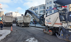 Şanlıurfa’da Divanyolu Caddesinde Asfalt Yenileme Çalışmaları Devam Ediyor