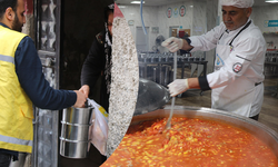 Haliliye’de Ramazan Bereketi, Aşevinden Evlere İftar Olarak Ulaştırılıyor