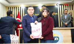 Başkan Özyavuz, Sınava Hazırlanan Gençlere Kaynak Kitap Dağıttı