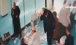 Şanlıurfa'da Camide Cemaatin Üzerine Asma Tavan Parçaları Düştü