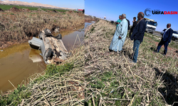 Akçakale Yolunda Araç Tahliye Kanalına Devrildi Sürücü Yaralandı