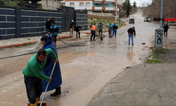 Birecik Ayran Mahallesi’nde Sel Sonrası Temizlik Çalışmaları Sürüyor