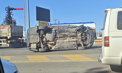 Şanlıurfa'da Çarpışan 3 Araçtan Biri Devrildi: Kaza Ucuz Atlatıldı