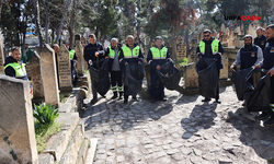 Şanlıurfa'da Mezarlıklarda Bayram Temizliği