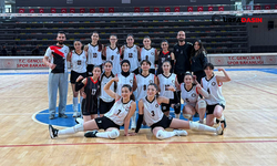 Siverek Belediyesi Kadın Voleybol Takımı, Set Vermeden Galip Geldi