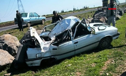 Şanlıurfa'da Katla Atan Otomobil Hurdaya Döndü, Sürücü Yaralandı