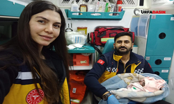 Şanlıurfa'da Sağlık Ekibi Zamanla Yarıştı, Gece Yarısı Ambulansta Doğum