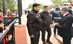 Şanlıurfa'da Yeni Hafta Okul Kapılarında 2 Bekçi 2 Polisle Başladı