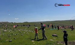 Şanlıurfa'da Jandarma Çocuklarla Birlikte Uçurtma Uçurdu