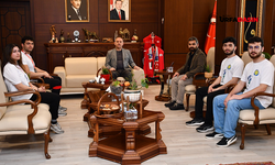 Harran Üniversitesi Rektörü  Güllüoğlu, Başarılı Öğrencileri Kabul Etti