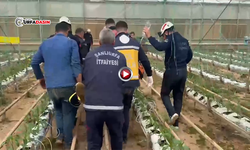 Şanlıurfa'da Serada Çalışırken Ayağına Demir Saplandı, Yardımına İtfaiye Koştu