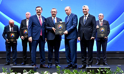 Şanlıurfa Ticaret Borsası Başkanı Kaya'ya Plaketini Cumhurbaşkanı Erdoğan Verdi