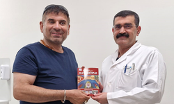 Şanlıurfalı Eğitimci-Yazar, Kazandığı Gözleriyle Kitabını Doktorlarına İmzaladı