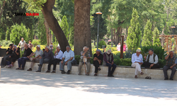Sıcaktan Bunalan Şanlıurfalıların Kaçış Adresi Balıklıgöl Yerleşkesi