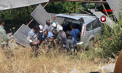 Şanlıurfa'da Yabancı Plakalı Otomobil GES Tarlasına Devrildi: 2 Yaralı