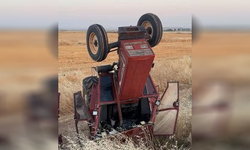 Şanlıurfa'da Traktör Şarampole Devrilip Bu Hale Geldi