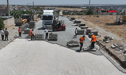 Halfeti’de Yollar Kilitli Parke Taşlarıyla Örülerek Yenileniyor
