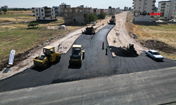 Siverek'te Yapımı Süren Çevre Yolu’nda 2. Etap Sıcak Asfalt Çalışması Başladı