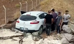 Şanlıurfa'da Otomobil Şarampole Savruldu: 2 Yaralı