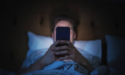 Uzmandan Bağımlılık Uyarısı: Gece Telefon Kullanımı Uyku Düzenini Bozuyor